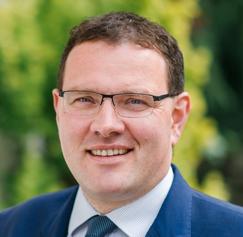 Portrait von Jan Tschörtner, Geschäftsführer und Bestattermeister des Bestattungshauses Winkler